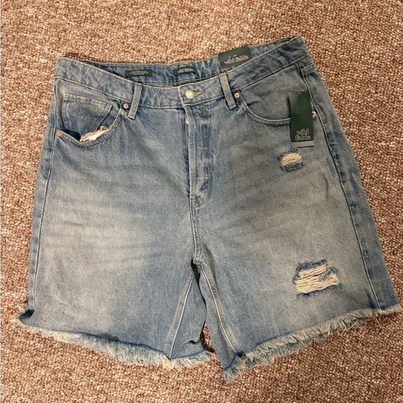 Wild Fable NWT Women 14 Short Bermuda High Rise Distressed - Picture 1 of 6